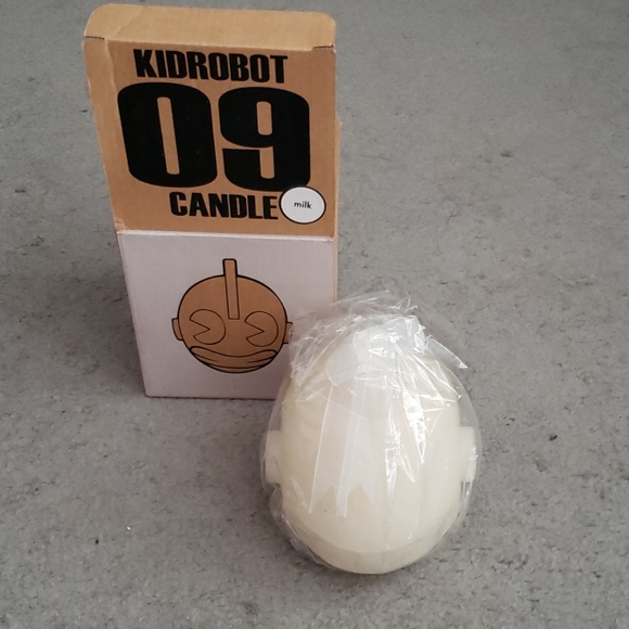 Kidrobot 2x 09 Rare Candles Milk & Pear - Picture 11 of 14